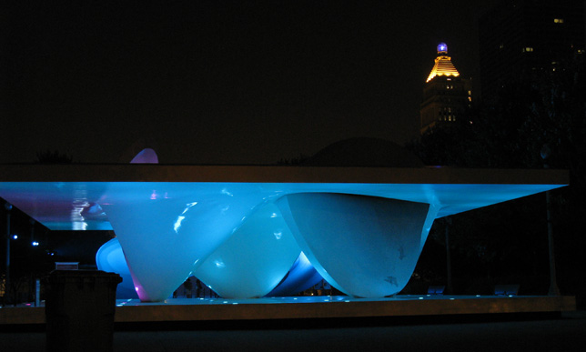 Pavilion designed by Ben van Berkel/UNStudio to celebrate the Burnham Plan Centennial, Millennium Park, Chicago, 2009