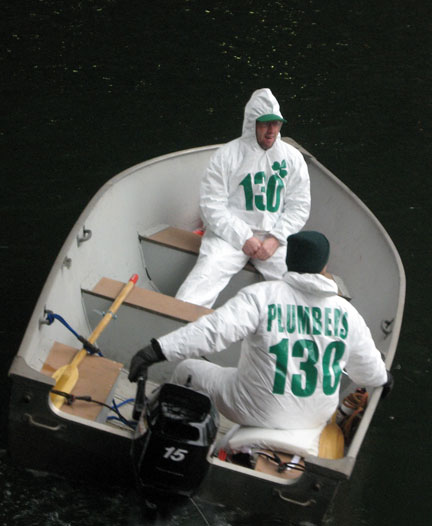 Plumbers Union workers dye Chicago River green, 2008